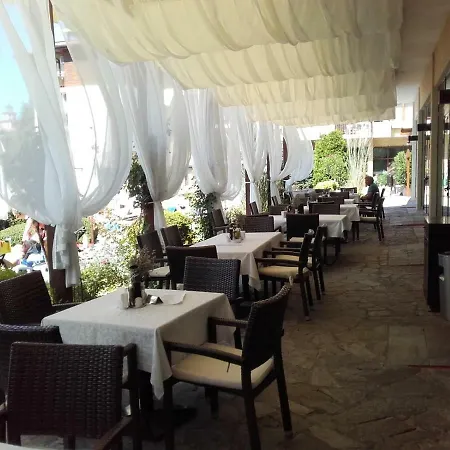 Sea View Studio In 4-star Garden Of Eden, Apartamento Sveti Vlas